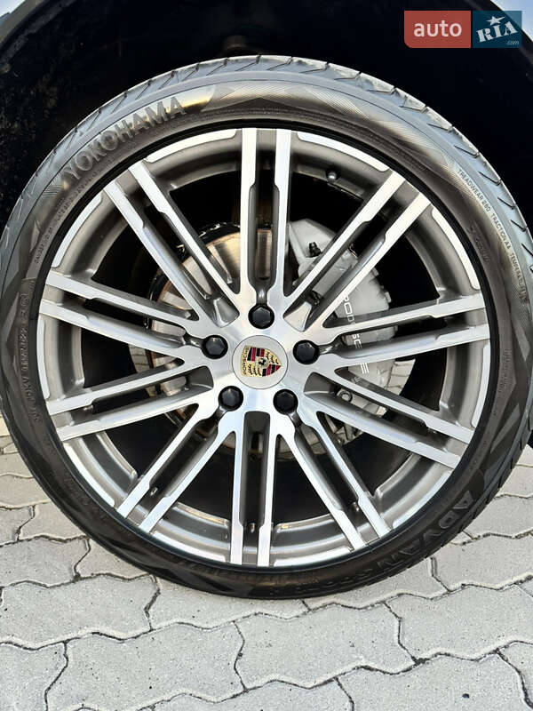 Позашляховик / Кросовер Porsche Cayenne 2011 в Львові