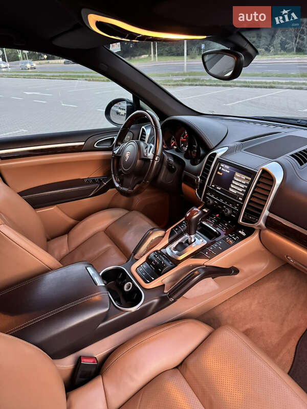 Позашляховик / Кросовер Porsche Cayenne 2011 в Львові