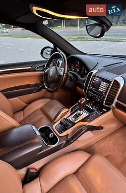 Внедорожник / Кроссовер Porsche Cayenne 2011 в 