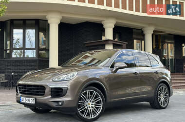 Внедорожник / Кроссовер Porsche Cayenne 2015 в 