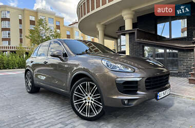 Внедорожник / Кроссовер Porsche Cayenne 2015 в 
