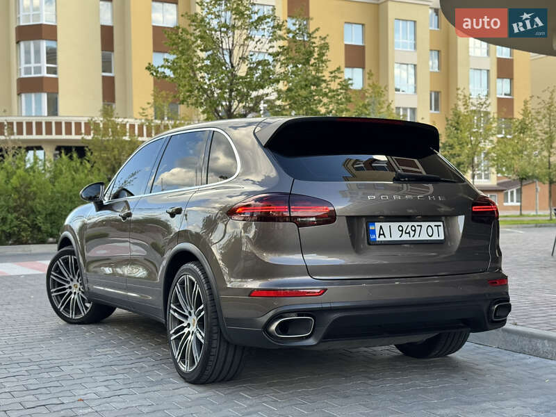 Позашляховик / Кросовер Porsche Cayenne 2015 в Києві