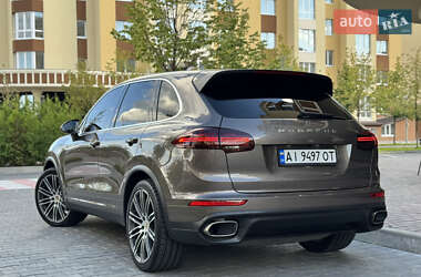 Внедорожник / Кроссовер Porsche Cayenne 2015 в 