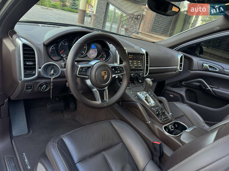 Позашляховик / Кросовер Porsche Cayenne 2015 в Києві