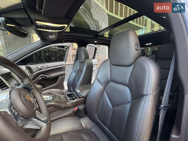 Позашляховик / Кросовер Porsche Cayenne 2015 в Києві