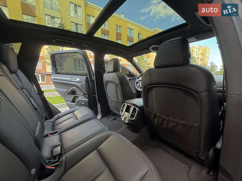 Позашляховик / Кросовер Porsche Cayenne 2015 в Києві