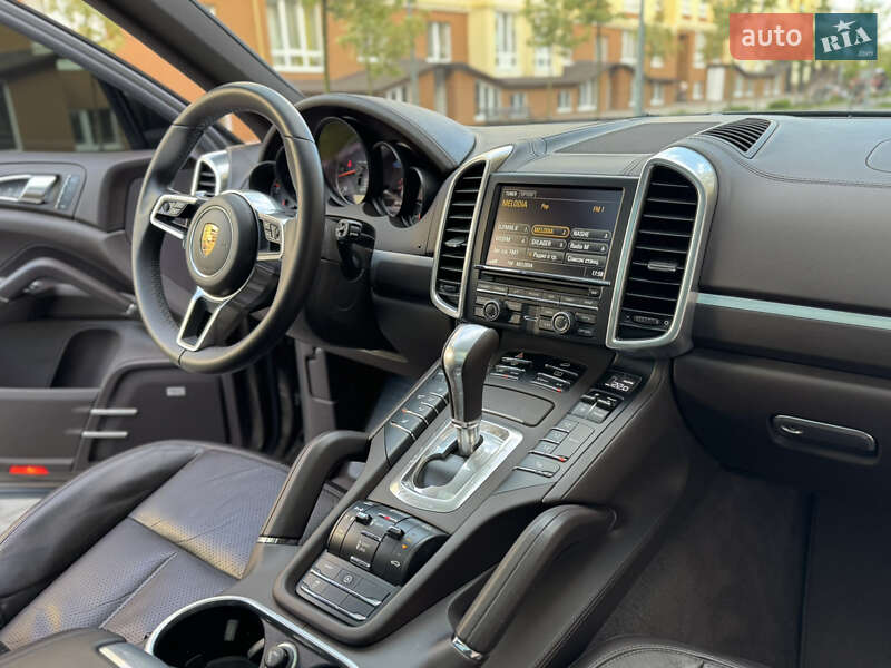 Позашляховик / Кросовер Porsche Cayenne 2015 в Києві