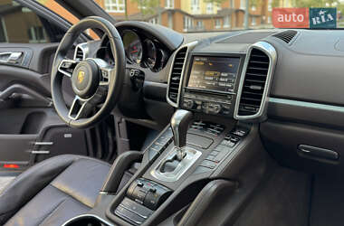 Внедорожник / Кроссовер Porsche Cayenne 2015 в 