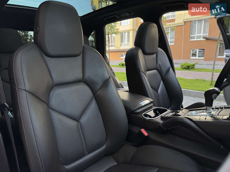 Позашляховик / Кросовер Porsche Cayenne 2015 в Києві