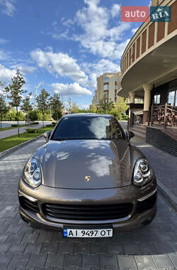 Внедорожник / Кроссовер Porsche Cayenne 2015 в 