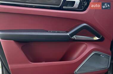 Внедорожник / Кроссовер Porsche Cayenne 2019 в 