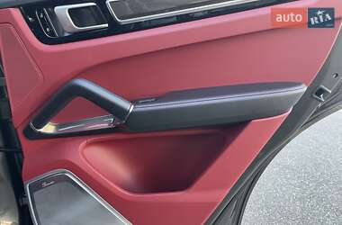 Внедорожник / Кроссовер Porsche Cayenne 2019 в 
