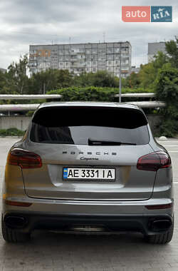 Внедорожник / Кроссовер Porsche Cayenne 2015 в 