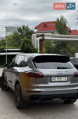 Внедорожник / Кроссовер Porsche Cayenne 2015 в 