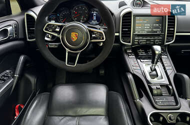 Внедорожник / Кроссовер Porsche Cayenne 2015 в 