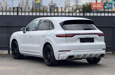 Внедорожник / Кроссовер Porsche Cayenne 2018 в 