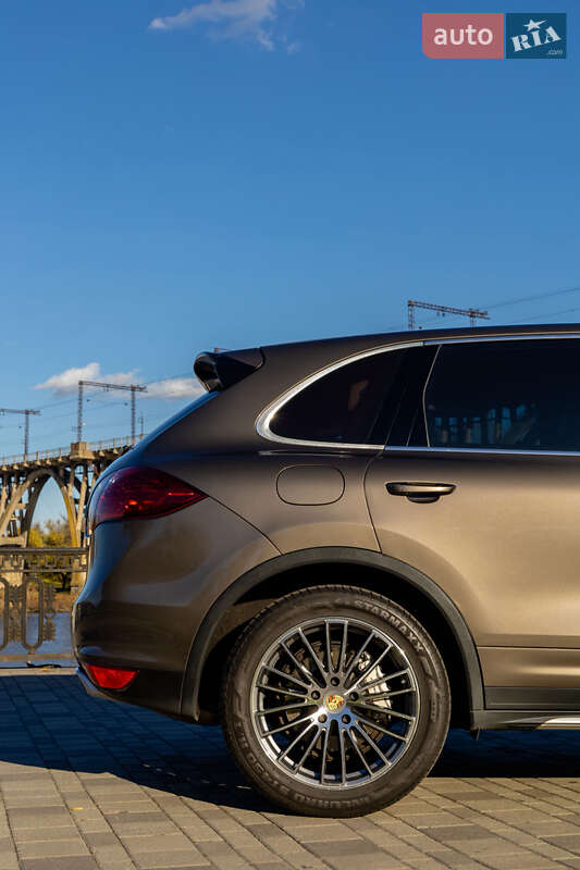 Внедорожник / Кроссовер Porsche Cayenne 2012 в Днепре