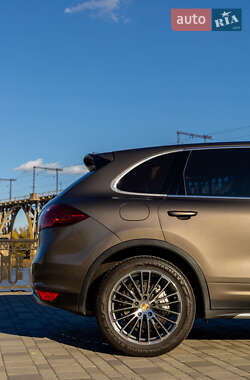 Внедорожник / Кроссовер Porsche Cayenne 2012 в 