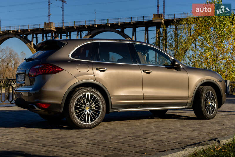 Внедорожник / Кроссовер Porsche Cayenne 2012 в Днепре