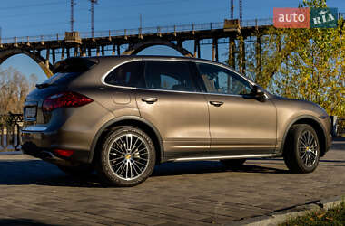Внедорожник / Кроссовер Porsche Cayenne 2012 в 