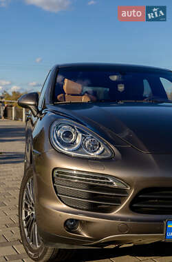 Внедорожник / Кроссовер Porsche Cayenne 2012 в 