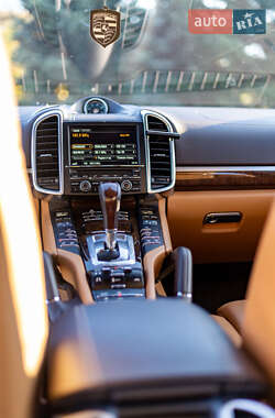 Внедорожник / Кроссовер Porsche Cayenne 2012 в 