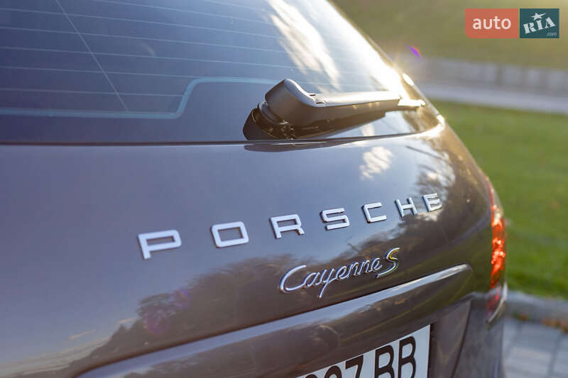 Внедорожник / Кроссовер Porsche Cayenne 2012 в Днепре