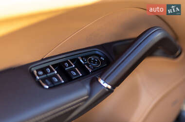 Внедорожник / Кроссовер Porsche Cayenne 2012 в 