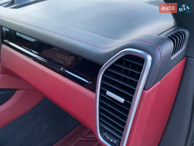 Внедорожник / Кроссовер Porsche Cayenne 2020 в Киеве