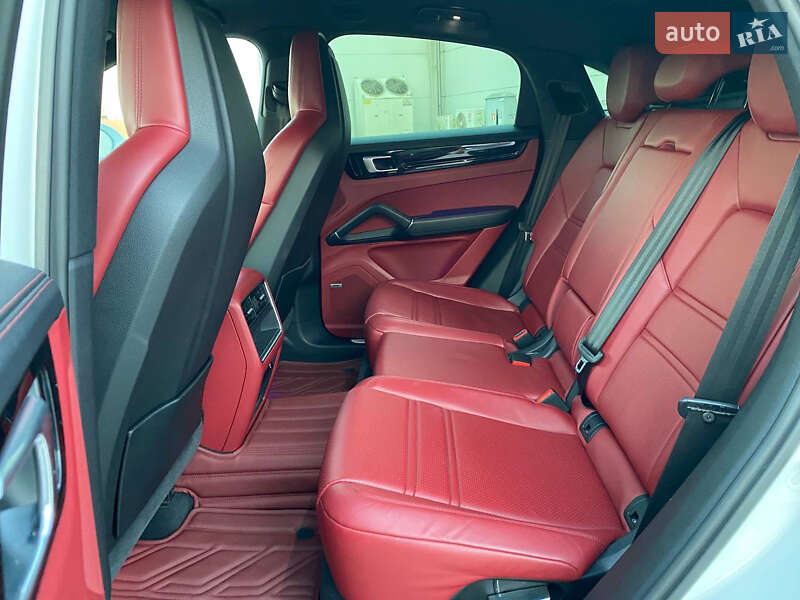 Внедорожник / Кроссовер Porsche Cayenne 2020 в Киеве