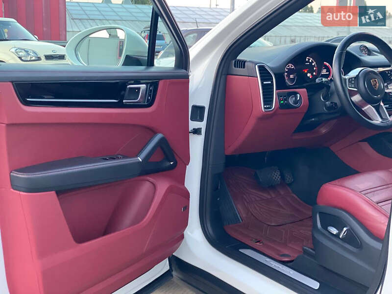 Внедорожник / Кроссовер Porsche Cayenne 2020 в Киеве