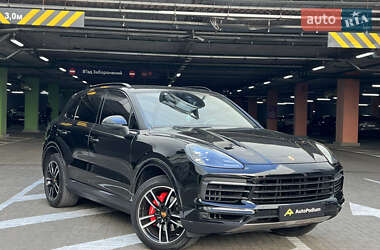 Внедорожник / Кроссовер Porsche Cayenne 2018 в 