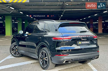 Внедорожник / Кроссовер Porsche Cayenne 2018 в 