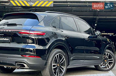Внедорожник / Кроссовер Porsche Cayenne 2018 в 