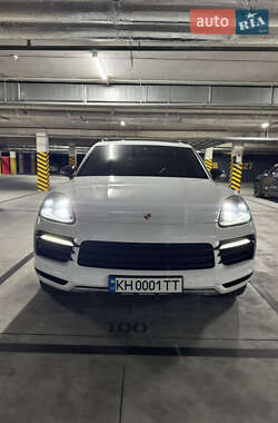 Внедорожник / Кроссовер Porsche Cayenne 2019 в 