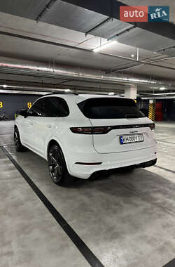 Внедорожник / Кроссовер Porsche Cayenne 2019 в 