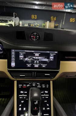 Внедорожник / Кроссовер Porsche Cayenne 2019 в 