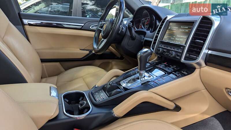 Внедорожник / Кроссовер Porsche Cayenne 2015 в Киеве
