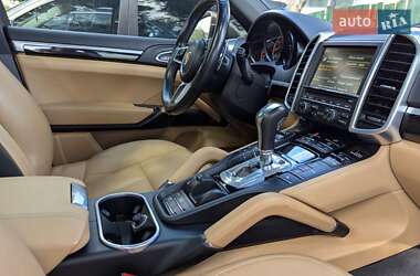 Позашляховик / Кросовер Porsche Cayenne 2015 в 