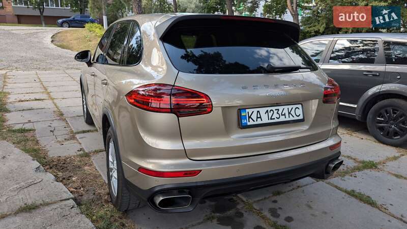 Внедорожник / Кроссовер Porsche Cayenne 2015 в Киеве