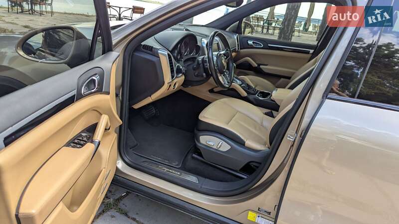 Внедорожник / Кроссовер Porsche Cayenne 2015 в Киеве