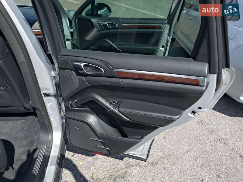 Внедорожник / Кроссовер Porsche Cayenne 2010 в Днепре