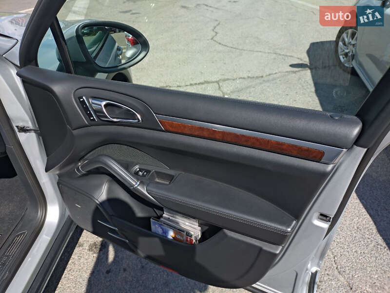 Внедорожник / Кроссовер Porsche Cayenne 2010 в Днепре