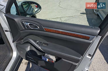 Внедорожник / Кроссовер Porsche Cayenne 2010 в 