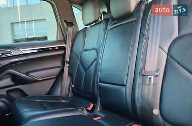 Внедорожник / Кроссовер Porsche Cayenne 2014 в 