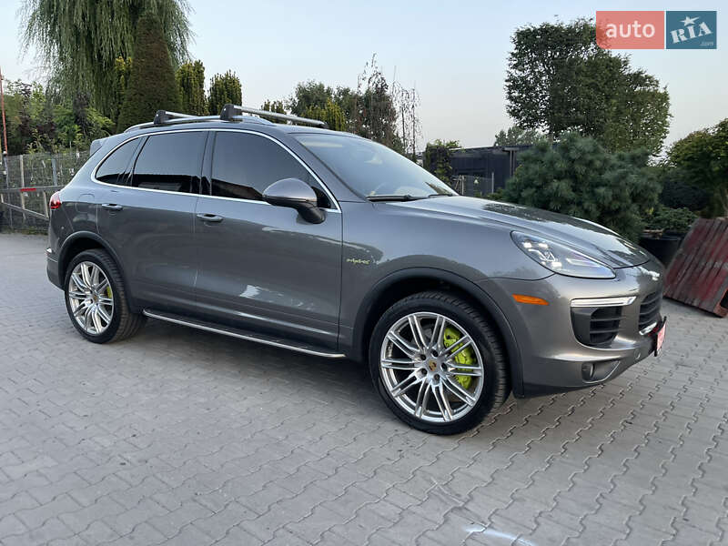 Внедорожник / Кроссовер Porsche Cayenne 2015 в Луцке