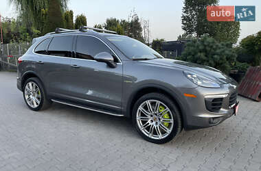Внедорожник / Кроссовер Porsche Cayenne 2015 в 