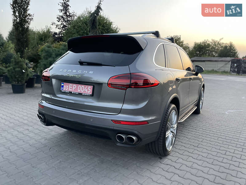 Внедорожник / Кроссовер Porsche Cayenne 2015 в Луцке