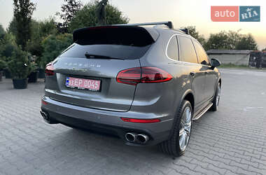 Внедорожник / Кроссовер Porsche Cayenne 2015 в 