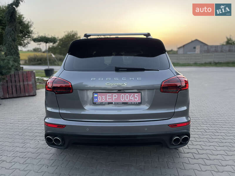 Внедорожник / Кроссовер Porsche Cayenne 2015 в Луцке